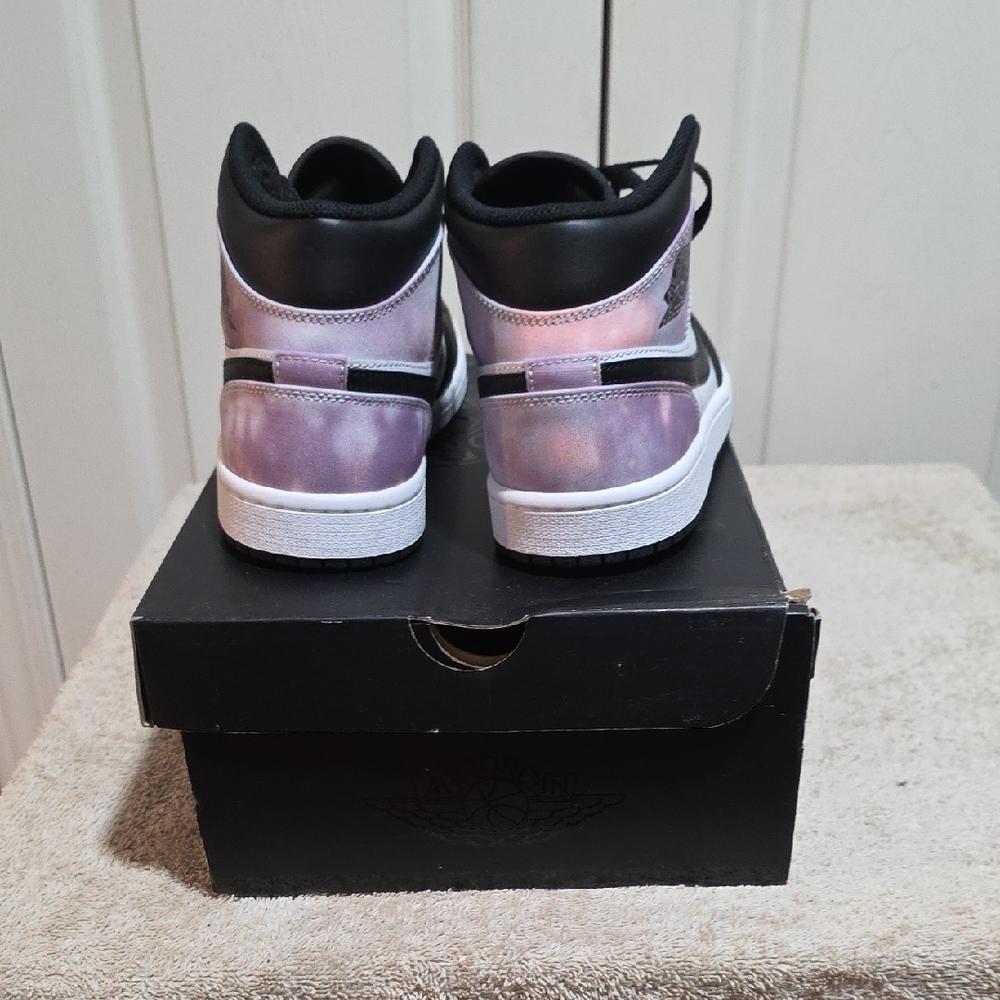 Jordan Women's Sneakers Black and White - Picture 3 of 5